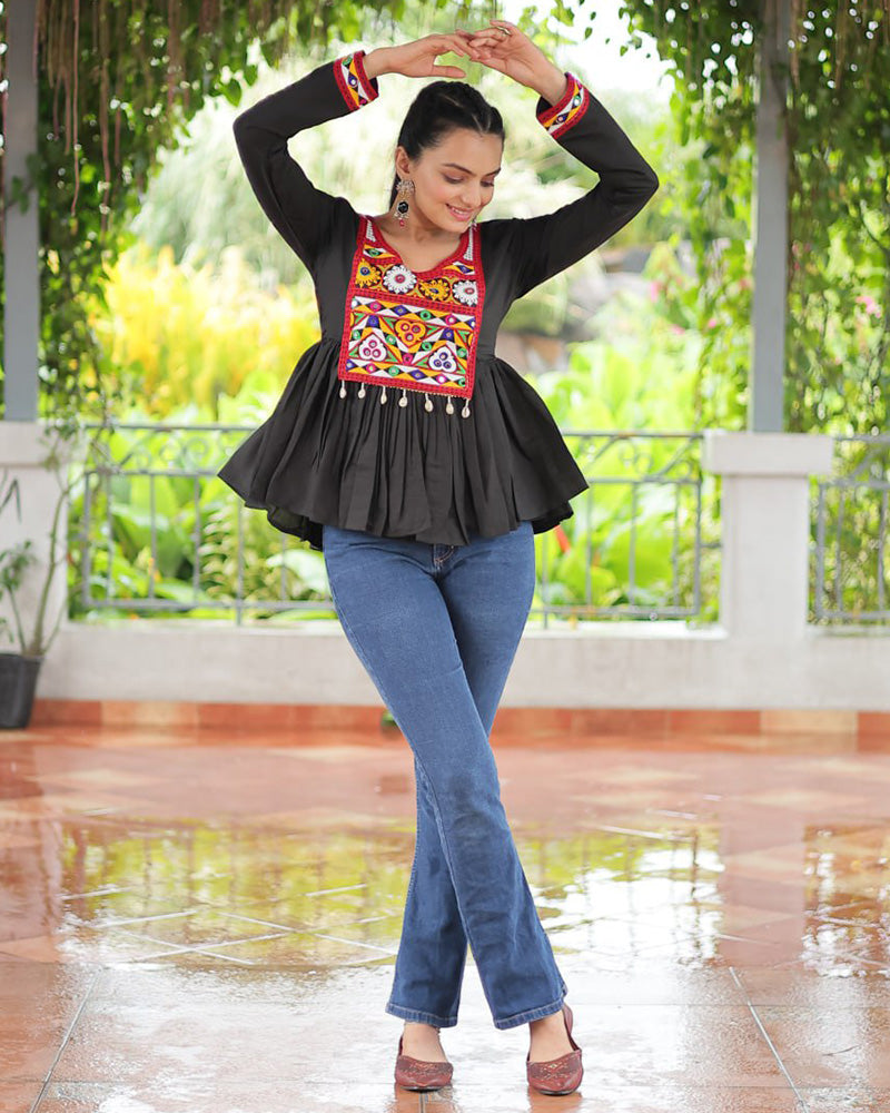 Black Color Roman Gamthi Work Navratri Kediya