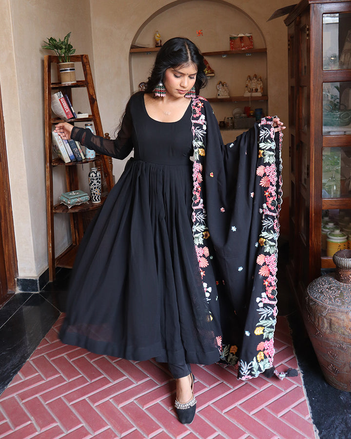 Jeetu Sri Yadav in Georgette Black Color Backless Three Piece Anarkali  Suit