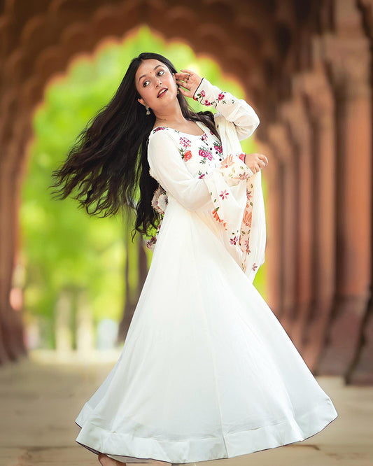 Vasundhara Singh In Off White Floral Soft Georgette Three Piece Anarkali Suit