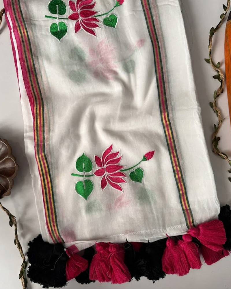 White Color Pure Mal Cotton Lotus Work Saree