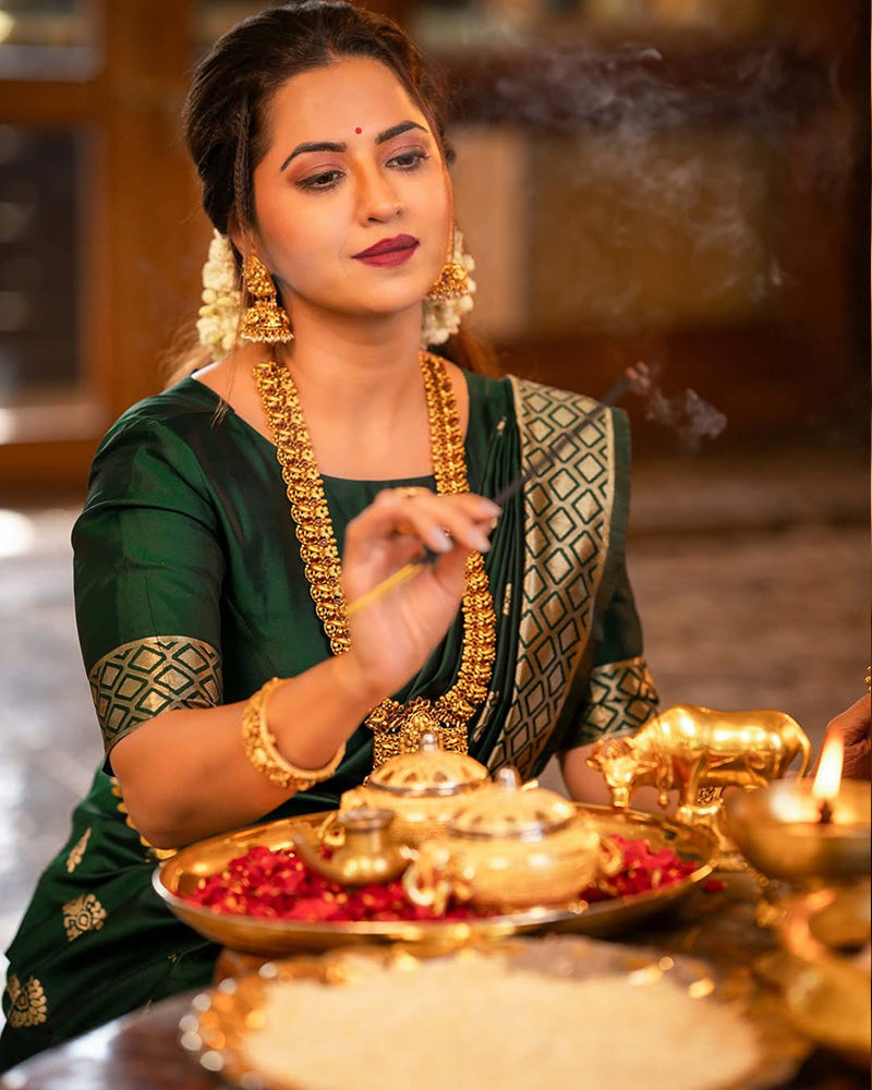 Ridhima Tiwari In Dark Green Color Banarasi Jacquard Soft Silk Saree