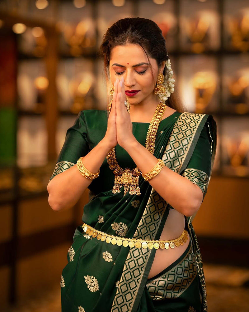Ridhima Tiwari In Dark Green Color Banarasi Jacquard Soft Silk Saree
