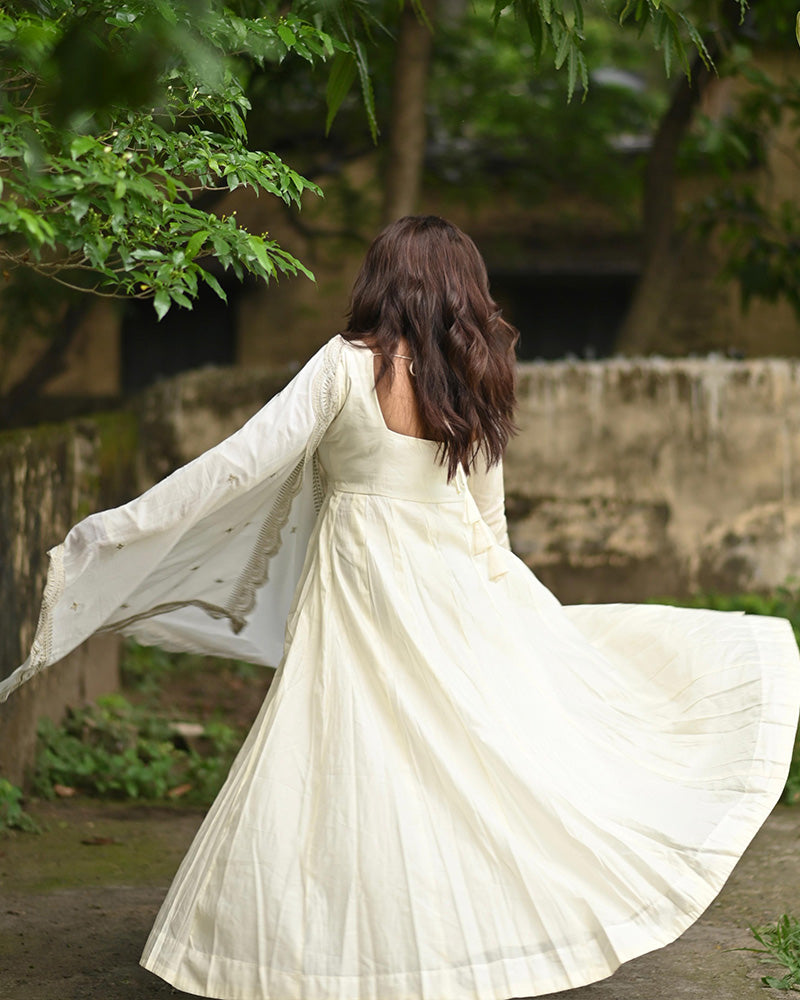 Triparna Dey In White Color Pure Chanderi Silk Three Piece Anarkali Suit