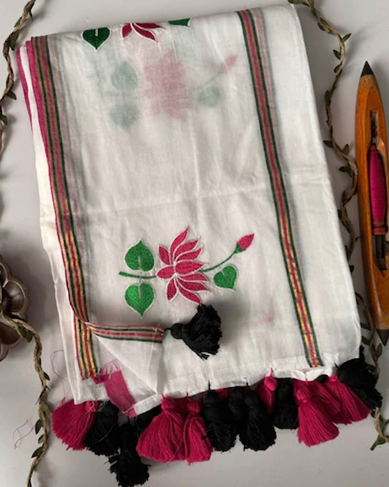 White Color Pure Mal Cotton Lotus Work Saree