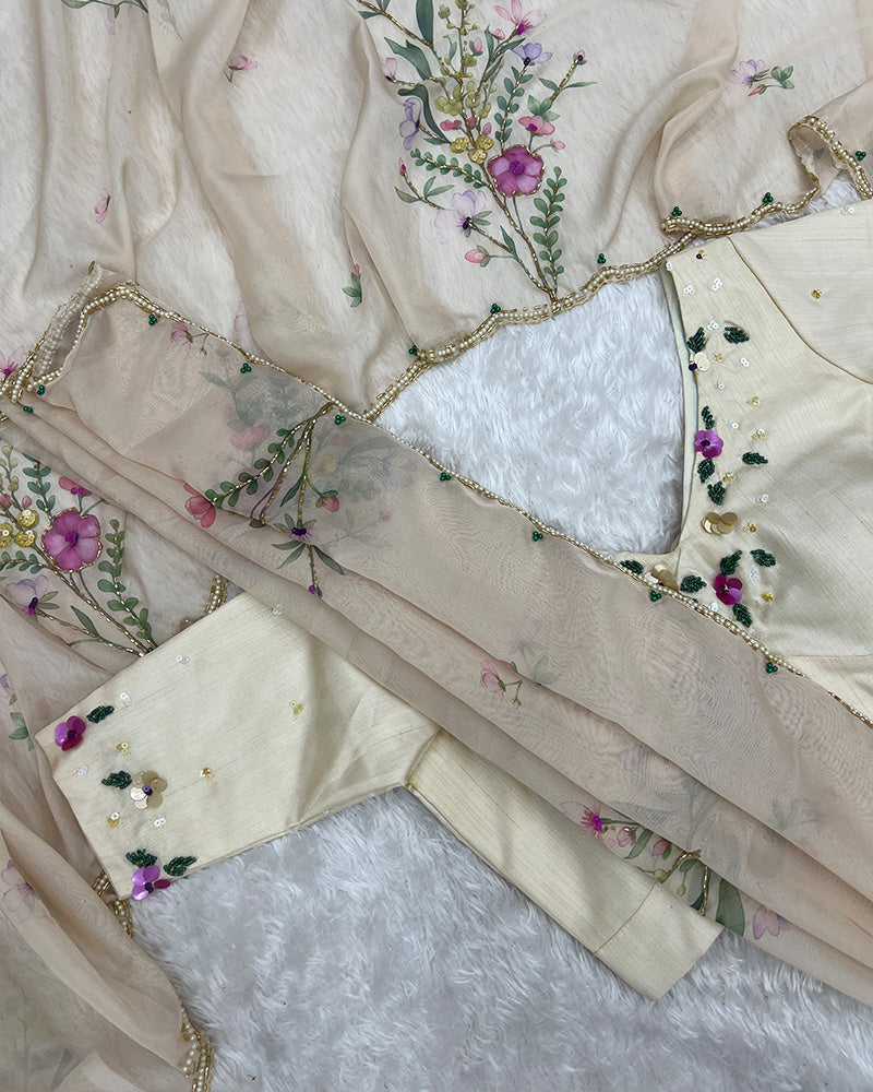 Off-White Color Tebby Silk Floral Printed Saree