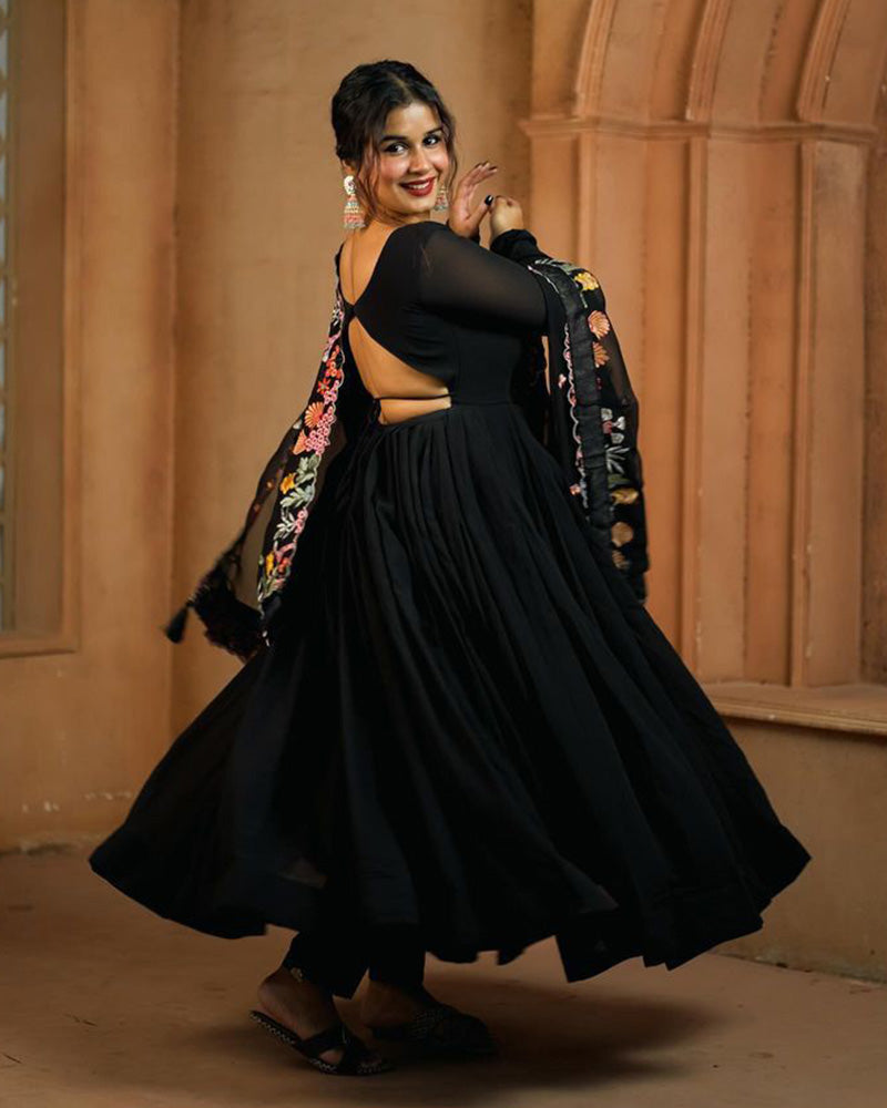 Rhythm Soni In Georgette Black Color Backless Anarkali Three Piece Suit