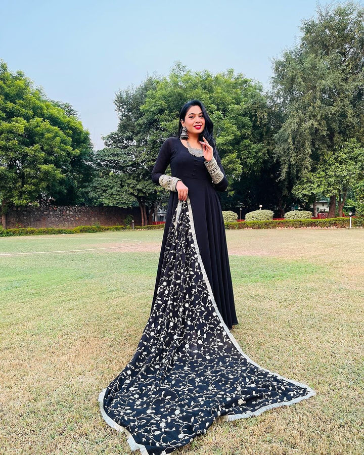Srishti Devo Bhavva in Black Color Soft Georgette With Heavy Embroidery Work Dupatta Anarkali Suit