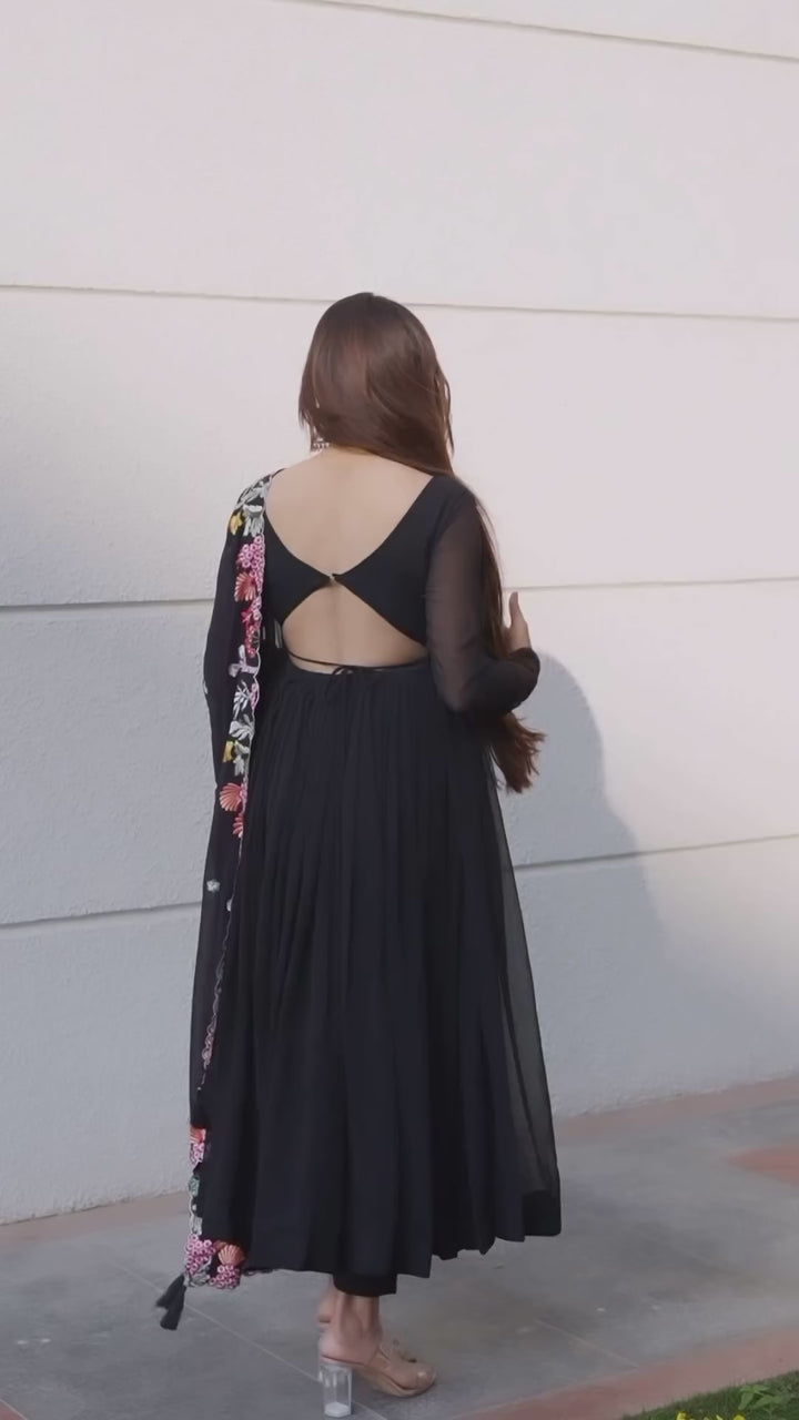 Diksha Mohanpawar in Georgette Black Colour Backless Anarkali Three Piece  Suit